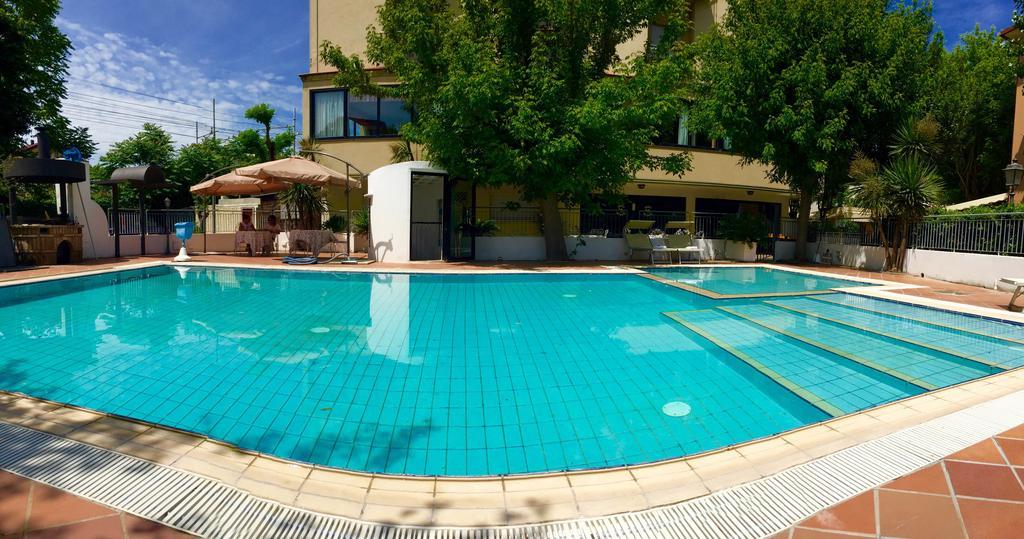 Hotel Mehari Ричоне Екстериор снимка