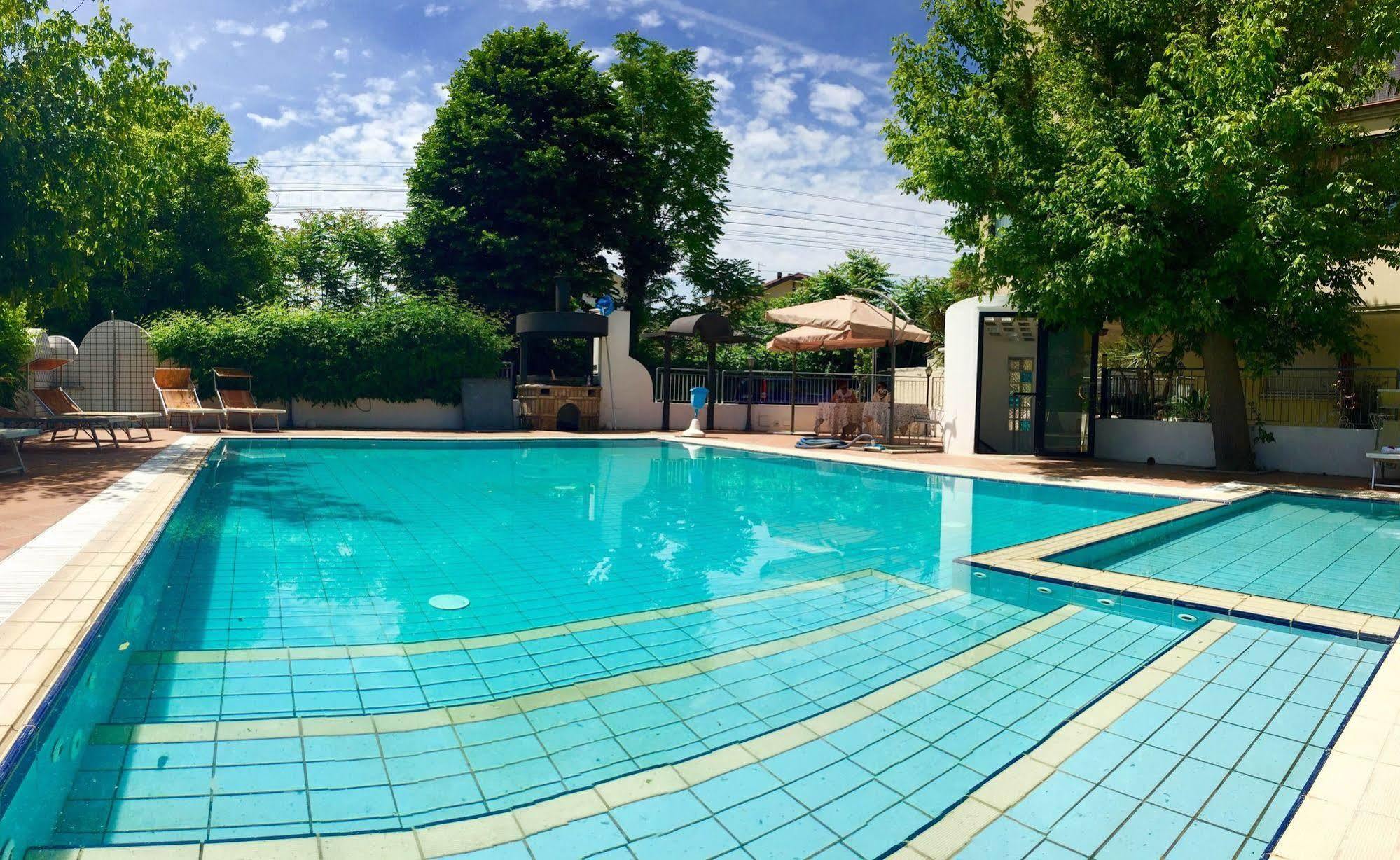 Hotel Mehari Ричоне Екстериор снимка
